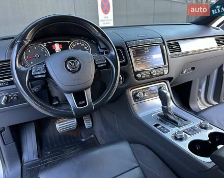 Серый Фольксваген Туарег, объемом двигателя 3 л и пробегом 193 тыс. км за 23450 $, фото 84 на Automoto.ua