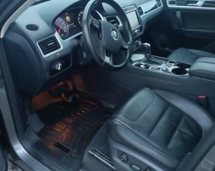 Серый Фольксваген Туарег, объемом двигателя 3.6 л и пробегом 165 тыс. км за 17500 $, фото 1 на Automoto.ua