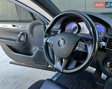 Серый Фольксваген Туарег, объемом двигателя 3 л и пробегом 193 тыс. км за 23450 $, фото 51 на Automoto.ua