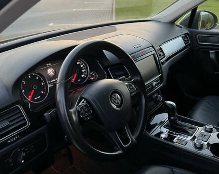 Серый Фольксваген Туарег, объемом двигателя 2.97 л и пробегом 200 тыс. км за 28500 $, фото 57 на Automoto.ua