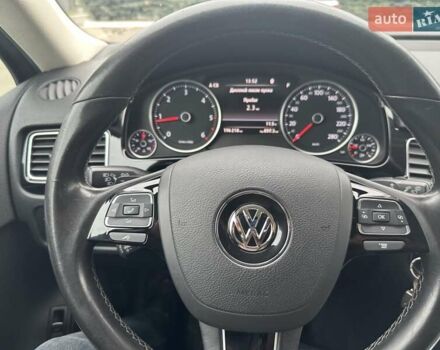 Серый Фольксваген Туарег, объемом двигателя 2.97 л и пробегом 196 тыс. км за 28000 $, фото 21 на Automoto.ua