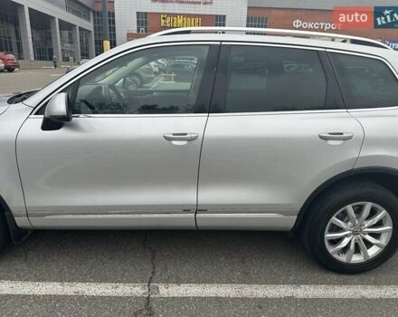 Серый Фольксваген Туарег, объемом двигателя 2.97 л и пробегом 196 тыс. км за 28000 $, фото 27 на Automoto.ua