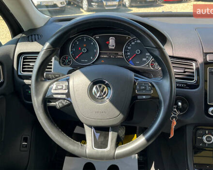 Серый Фольксваген Туарег, объемом двигателя 3 л и пробегом 158 тыс. км за 22900 $, фото 23 на Automoto.ua