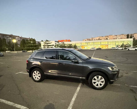 Серый Фольксваген Туарег, объемом двигателя 2.97 л и пробегом 186 тыс. км за 23500 $, фото 2 на Automoto.ua