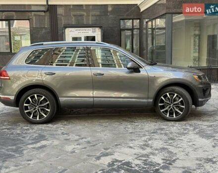 Сірий Фольксваген Туарег, об'ємом двигуна 3.6 л та пробігом 145 тис. км за 19000 $, фото 23 на Automoto.ua