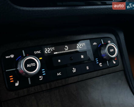 Серый Фольксваген Туарег, объемом двигателя 3 л и пробегом 205 тыс. км за 27500 $, фото 63 на Automoto.ua