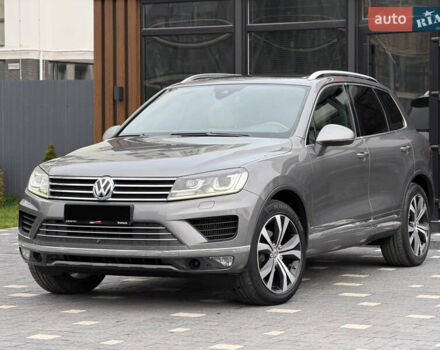 Серый Фольксваген Туарег, объемом двигателя 3 л и пробегом 228 тыс. км за 24900 $, фото 2 на Automoto.ua