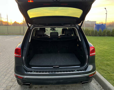 Серый Фольксваген Туарег, объемом двигателя 2.97 л и пробегом 200 тыс. км за 28500 $, фото 10 на Automoto.ua