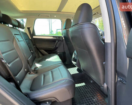 Серый Фольксваген Туарег, объемом двигателя 3 л и пробегом 158 тыс. км за 22900 $, фото 25 на Automoto.ua