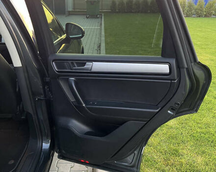 Серый Фольксваген Туарег, объемом двигателя 2.97 л и пробегом 200 тыс. км за 28500 $, фото 38 на Automoto.ua