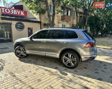 Серый Фольксваген Туарег, объемом двигателя 2.97 л и пробегом 240 тыс. км за 27500 $, фото 13 на Automoto.ua