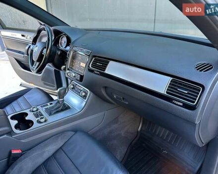 Серый Фольксваген Туарег, объемом двигателя 3 л и пробегом 193 тыс. км за 23450 $, фото 45 на Automoto.ua