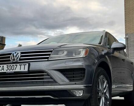 Серый Фольксваген Туарег, объемом двигателя 3 л и пробегом 190 тыс. км за 24000 $, фото 6 на Automoto.ua