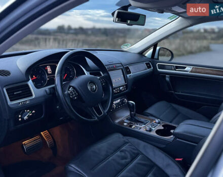 Серый Фольксваген Туарег, объемом двигателя 3 л и пробегом 205 тыс. км за 27500 $, фото 47 на Automoto.ua