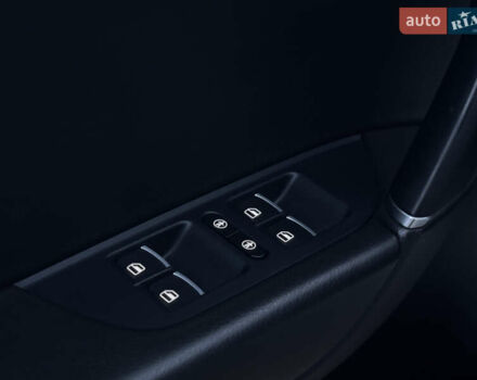 Серый Фольксваген Туарег, объемом двигателя 3 л и пробегом 205 тыс. км за 27500 $, фото 44 на Automoto.ua