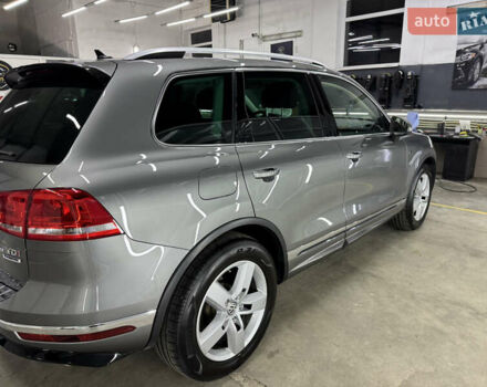 Сірий Фольксваген Туарег, об'ємом двигуна 2.97 л та пробігом 104 тис. км за 29900 $, фото 4 на Automoto.ua