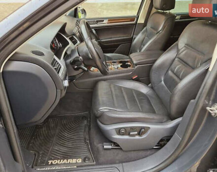 Сірий Фольксваген Туарег, об'ємом двигуна 2.97 л та пробігом 202 тис. км за 22800 $, фото 14 на Automoto.ua