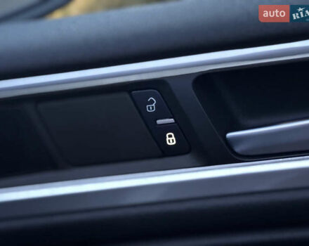 Серый Фольксваген Туарег, объемом двигателя 3 л и пробегом 205 тыс. км за 27500 $, фото 68 на Automoto.ua