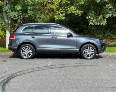 Серый Фольксваген Туарег, объемом двигателя 3 л и пробегом 74 тыс. км за 18900 $, фото 2 на Automoto.ua