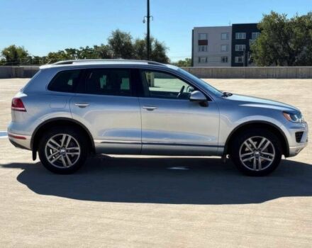 Серый Фольксваген Туарег, объемом двигателя 3 л и пробегом 76 тыс. км за 14000 $, фото 2 на Automoto.ua