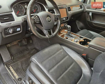 Сірий Фольксваген Туарег, об'ємом двигуна 2.97 л та пробігом 202 тис. км за 22800 $, фото 15 на Automoto.ua