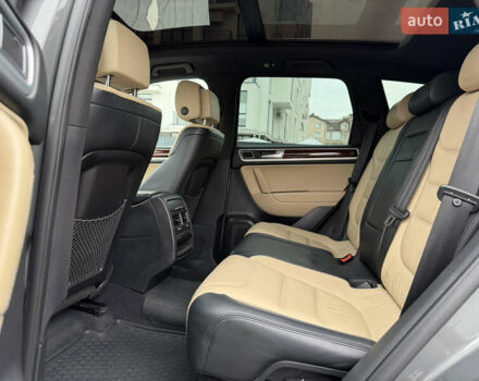 Серый Фольксваген Туарег, объемом двигателя 3 л и пробегом 228 тыс. км за 24900 $, фото 30 на Automoto.ua