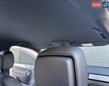 Серый Фольксваген Туарег, объемом двигателя 3 л и пробегом 193 тыс. км за 23450 $, фото 75 на Automoto.ua