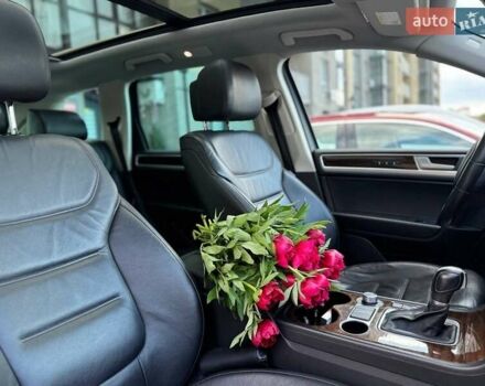 Серый Фольксваген Туарег, объемом двигателя 3 л и пробегом 190 тыс. км за 24000 $, фото 23 на Automoto.ua