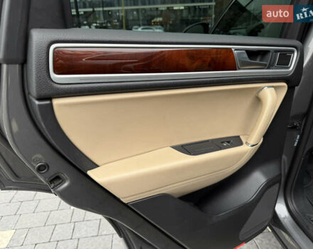 Серый Фольксваген Туарег, объемом двигателя 3 л и пробегом 228 тыс. км за 24900 $, фото 29 на Automoto.ua