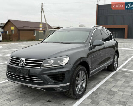 Серый Фольксваген Туарег, объемом двигателя 3 л и пробегом 186 тыс. км за 22500 $, фото 1 на Automoto.ua