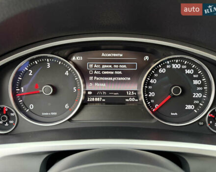 Серый Фольксваген Туарег, объемом двигателя 3 л и пробегом 228 тыс. км за 24900 $, фото 53 на Automoto.ua