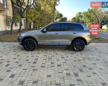 Серый Фольксваген Туарег, объемом двигателя 2.97 л и пробегом 240 тыс. км за 27500 $, фото 25 на Automoto.ua