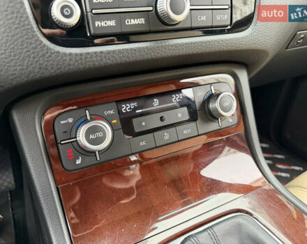 Серый Фольксваген Туарег, объемом двигателя 3 л и пробегом 228 тыс. км за 24900 $, фото 48 на Automoto.ua