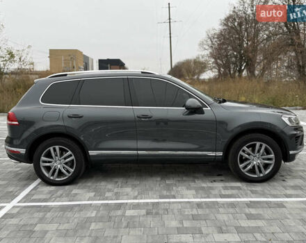 Серый Фольксваген Туарег, объемом двигателя 3 л и пробегом 186 тыс. км за 22500 $, фото 5 на Automoto.ua