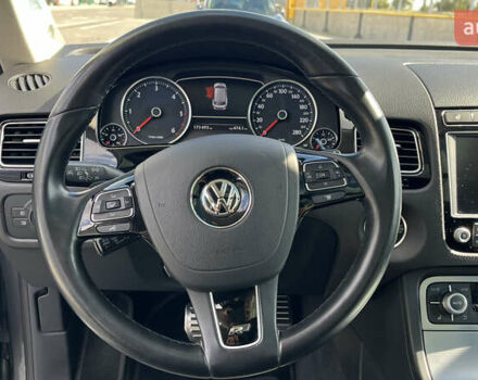 Серый Фольксваген Туарег, объемом двигателя 3 л и пробегом 173 тыс. км за 32000 $, фото 20 на Automoto.ua