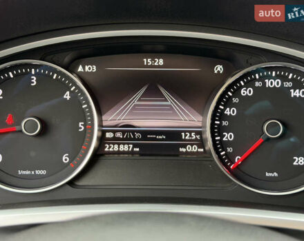 Серый Фольксваген Туарег, объемом двигателя 3 л и пробегом 228 тыс. км за 24900 $, фото 55 на Automoto.ua