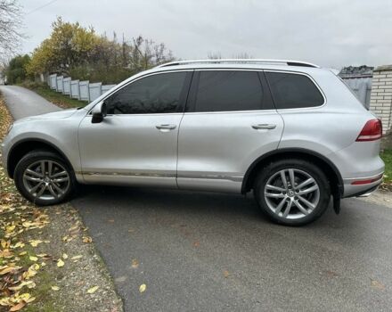 Серый Фольксваген Туарег, объемом двигателя 3 л и пробегом 225 тыс. км за 20750 $, фото 2 на Automoto.ua