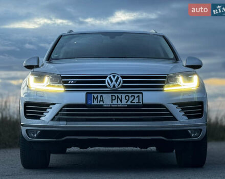 Серый Фольксваген Туарег, объемом двигателя 3 л и пробегом 205 тыс. км за 27500 $, фото 4 на Automoto.ua