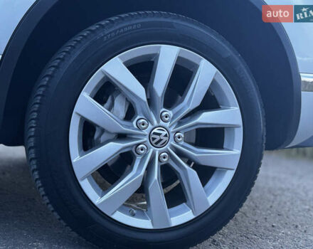 Серый Фольксваген Туарег, объемом двигателя 3 л и пробегом 205 тыс. км за 27500 $, фото 17 на Automoto.ua