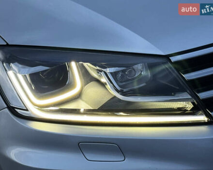 Серый Фольксваген Туарег, объемом двигателя 3 л и пробегом 205 тыс. км за 27500 $, фото 9 на Automoto.ua