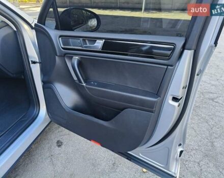 Серый Фольксваген Туарег, объемом двигателя 3.6 л и пробегом 174 тыс. км за 19000 $, фото 17 на Automoto.ua