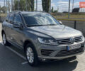 Серый Фольксваген Туарег, объемом двигателя 3 л и пробегом 173 тыс. км за 32000 $, фото 3 на Automoto.ua