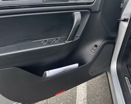 Серый Фольксваген Туарег, объемом двигателя 2.97 л и пробегом 196 тыс. км за 28000 $, фото 5 на Automoto.ua