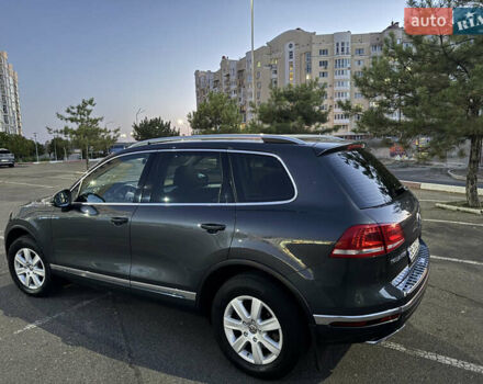 Серый Фольксваген Туарег, объемом двигателя 2.97 л и пробегом 186 тыс. км за 23500 $, фото 6 на Automoto.ua