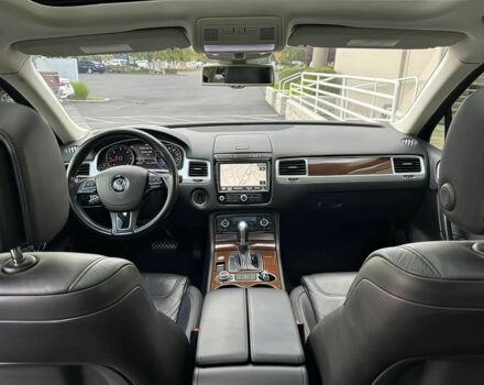 Сірий Фольксваген Туарег, об'ємом двигуна 3 л та пробігом 71 тис. км за 10000 $, фото 9 на Automoto.ua