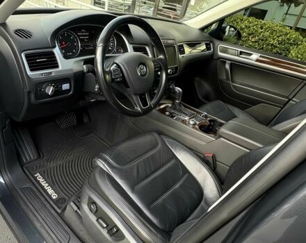 Сірий Фольксваген Туарег, об'ємом двигуна 3 л та пробігом 71 тис. км за 10000 $, фото 8 на Automoto.ua