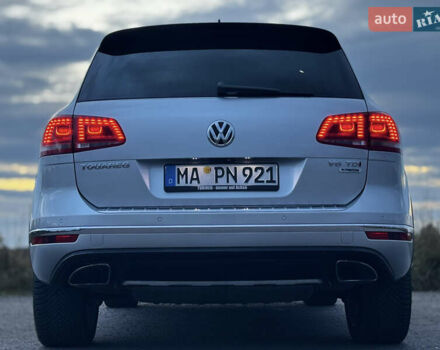 Серый Фольксваген Туарег, объемом двигателя 3 л и пробегом 205 тыс. км за 27500 $, фото 38 на Automoto.ua