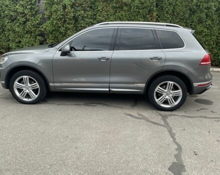 Сірий Фольксваген Туарег, об'ємом двигуна 3 л та пробігом 262 тис. км за 27999 $, фото 2 на Automoto.ua