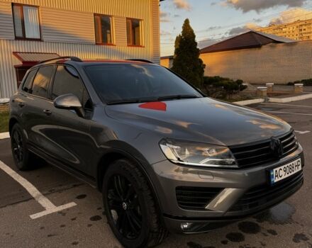 Серый Фольксваген Туарег, объемом двигателя 3 л и пробегом 200 тыс. км за 23500 $, фото 4 на Automoto.ua
