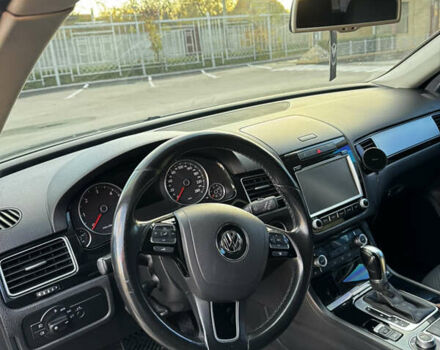 Серый Фольксваген Туарег, объемом двигателя 2.97 л и пробегом 220 тыс. км за 23500 $, фото 28 на Automoto.ua